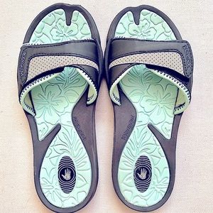 🎈SOLD🎈BODY GLOVE flip flops